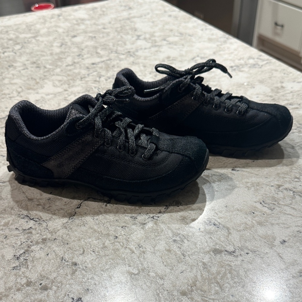 NWOT Women’s Easy Spirit Easy Trax  Black Low-Profile Casual Hiker shoe